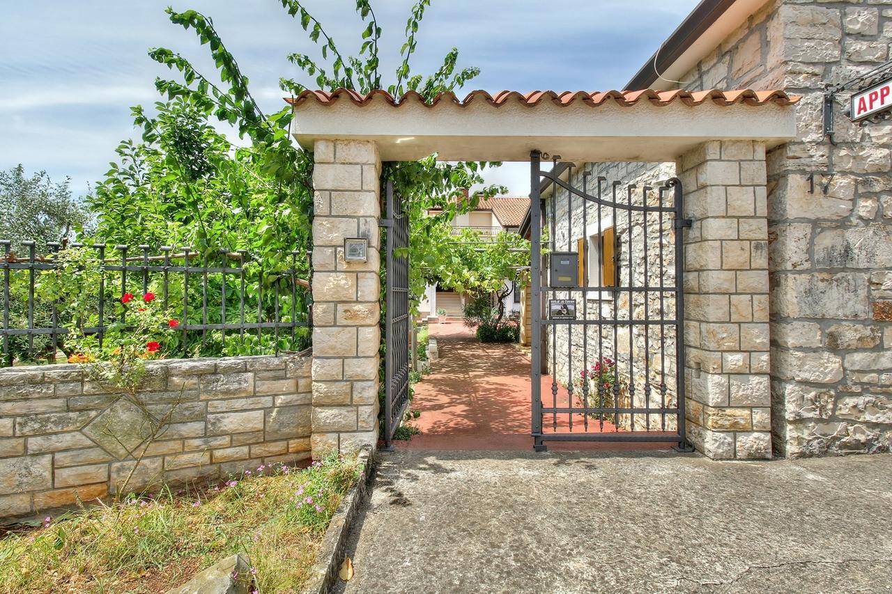 زامبراتيجا Nadia House With Apartments المظهر الخارجي الصورة